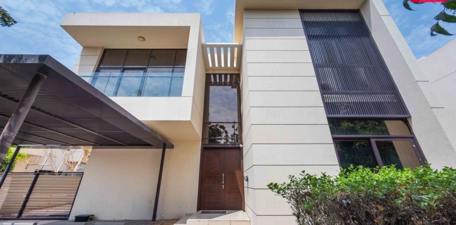 5 bedrooms Villa in Dubai, UAE No. 166189