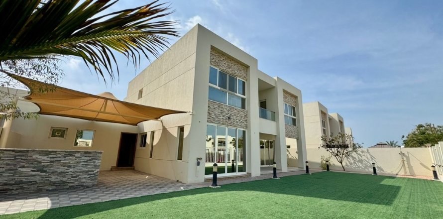 4 bedrooms Villa in Ras Al Khaimah, UAE No. 184042