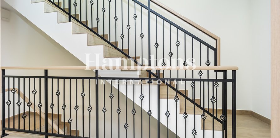 Вилла с 5 спальнями в Damac Lagoons, ОАЭ №141892