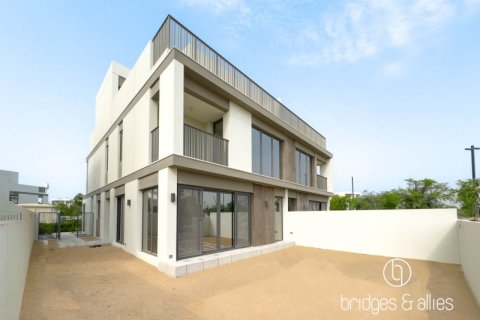 Villa de 4 dormitorios en Dubai, UAE No. 102450 2