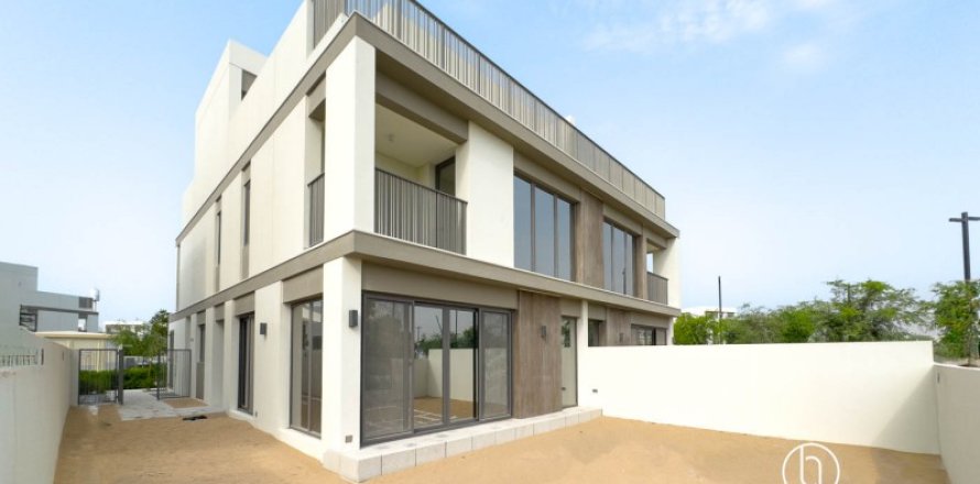Villa de 4 dormitorios en Dubai, UAE No. 102450