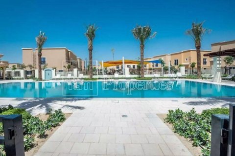 Villa de 3 chambres à Dubai, UAE No. 100130 2
