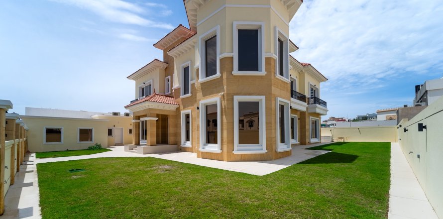 6 غرفة نوم  فيلا في دبي, الإمارات العربية المتحدة رقم 154367