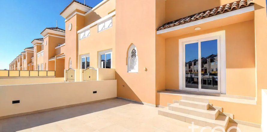 4 bedrooms Townhouse in Dubai, UAE No. 183096