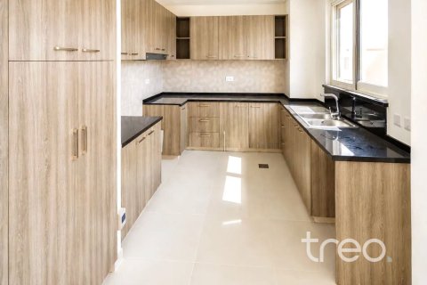 4 bedrooms Townhouse in Dubai, UAE No. 183096 5