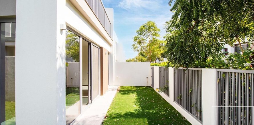 4 bedrooms Townhouse  No. 107737