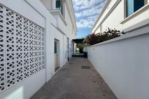 Villa de 4 dormitorios No. 127106 20