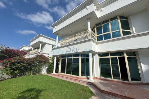 Villa de 4 dormitorios No. 127106 2