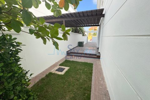 Villa de 4 dormitorios No. 127106 34