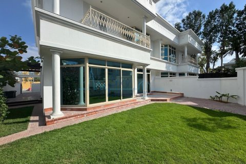 Villa de 4 dormitorios No. 127106 38