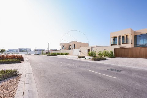 Villa de 4 dormitorios en Abu Dhabi, UAE No. 91468 2