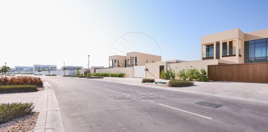 Villa de 4 dormitorios en Abu Dhabi, UAE No. 91468