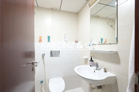 Квартира с 2 спальнями в Icon Tower 2, ОАЭ №135302 9