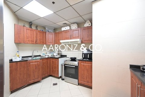 Квартира с 2 спальнями в Icon Tower 2, ОАЭ №135302 8