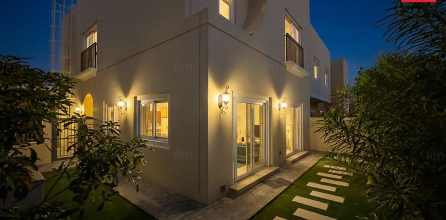 4 bedrooms Townhouse in Dubai, UAE No. 142713