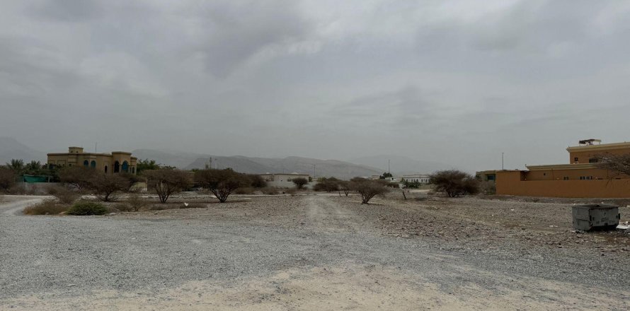 Land de 1858m² à Seih Al Uraibi, UAE No. 172131