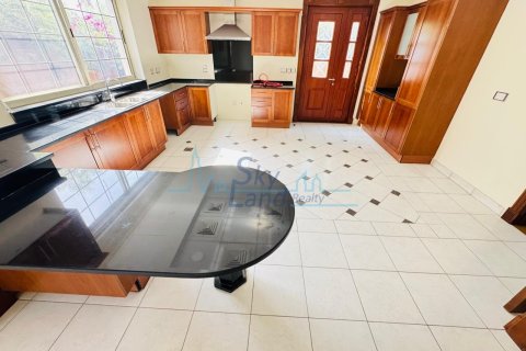 4 غرف نوم فيلا  رقم 125625 34