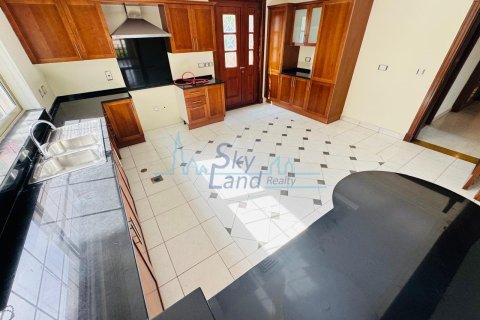 4 غرف نوم فيلا  رقم 125625 30