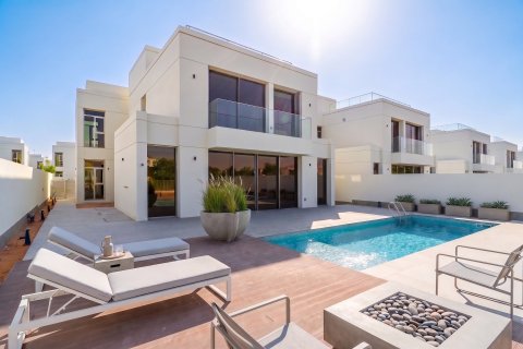 5 bedrooms Villa in Jumeirah Islands, UAE No. 210502