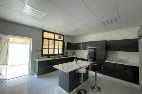 6 bedrooms Villa in Ras Al Khaimah, UAE No. 183719 4