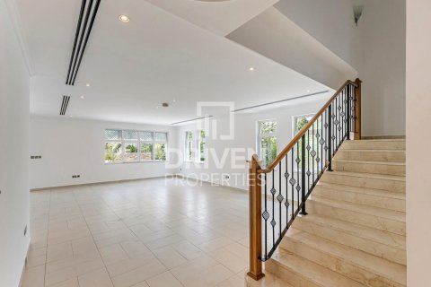 Вилла с 4 спальнями в Jumeirah Park, ОАЭ №138226 8