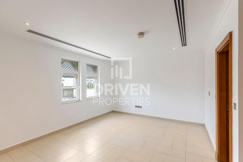 Вилла с 4 спальнями в Jumeirah Park, ОАЭ №138226 14