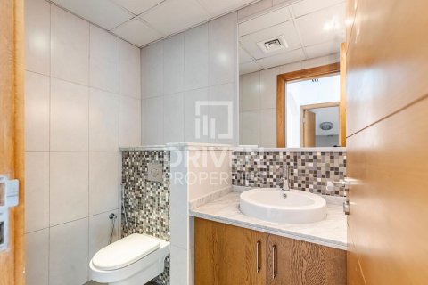 Вилла с 4 спальнями в Jumeirah Park, ОАЭ №138226 26