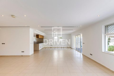 Вилла с 4 спальнями в Jumeirah Park, ОАЭ №138226 7