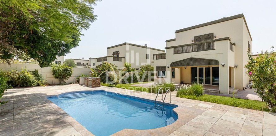 Вилла с 4 спальнями в Jumeirah Park, ОАЭ №138226
