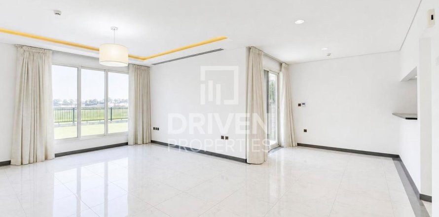 Villa de 3 dormitorios en Dubai Land, UAE No. 191408