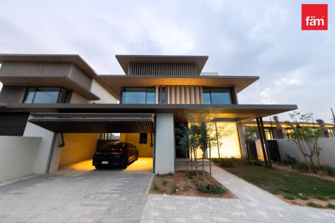 Villa de 4 dormitorios en Dubai, UAE No. 131384