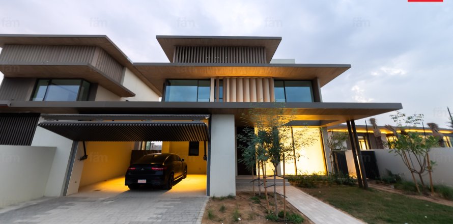 4 bedrooms Villa in Dubai, UAE No. 131384