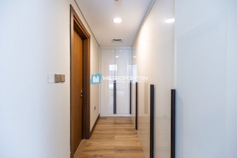 Квартира с 3 спальнями №127519 17