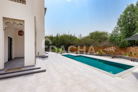 Villa de 4 dormitorios en Jumeirah Islands, UAE No. 200306 6