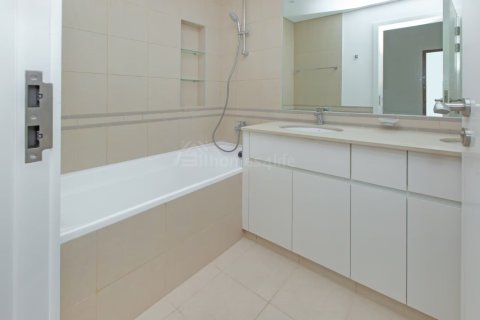 Квартира с 2 спальнями в Zahra Breeze Apartments, ОАЭ №150581 15