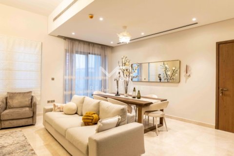 5 bedrooms Villa in Abu Dhabi, UAE No. 44259 8