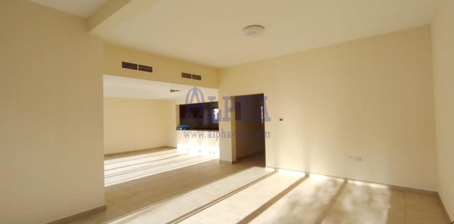 4 bedrooms Villa in Al Hamra Village, UAE No. 142068