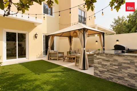 3 bedrooms Villa in Dubai, UAE No. 185993