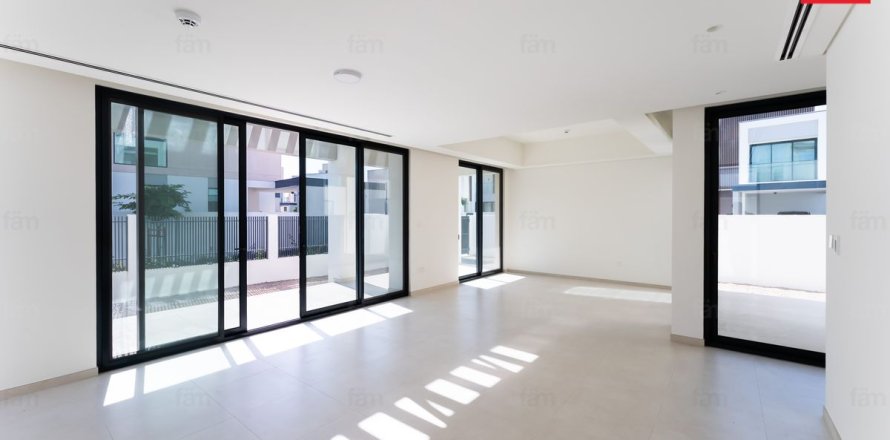 Вилла с 4 спальнями  №131285