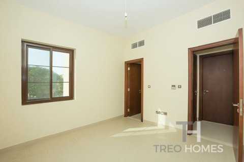 Villa de 4 chambres à Casa, UAE No. 81777 16