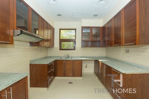 Villa de 4 chambres à Casa, UAE No. 81777 8