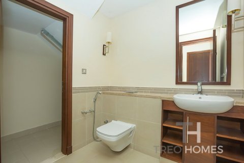 Villa de 4 chambres à Casa, UAE No. 81777 10