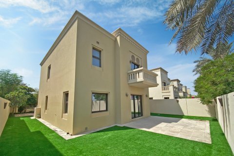 Villa de 4 chambres à Casa, UAE No. 81777 3