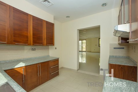 Villa de 4 chambres à Casa, UAE No. 81777 9