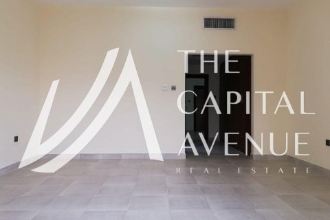 4 bedrooms Villa in Abu Dhabi, UAE No. 136899 8