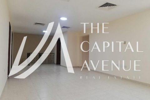 4 bedrooms Villa in Abu Dhabi, UAE No. 136899 6