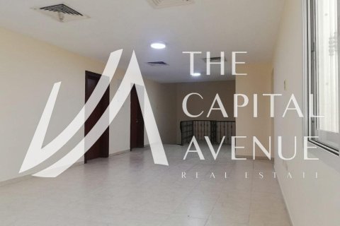 4 bedrooms Villa in Abu Dhabi, UAE No. 136899 7