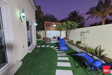 Villa de 4 dormitorios en Dubai, UAE No. 135664 2