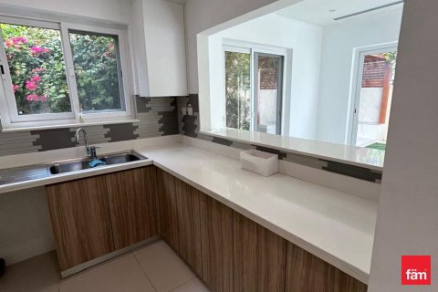 Villa de 4 dormitorios en Dubai, UAE No. 135664 8