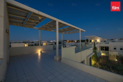 4 bedrooms Villa in Dubai, UAE No. 135669 12